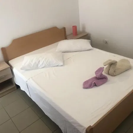 Borzic - One Bedroom With Terarce And Sea View 아파트 오미스